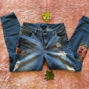 BLUE SPICE MIDRISE FLORAL EMBROIDERED SKINNY JEANS 🌷